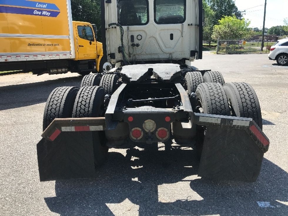 Day Cab Tractor-Heavy Duty Tractors-Freightliner-2018-T12664ST-Prince George-VA-411,545\n\t\tmiles-$ 43,500 - Image 6