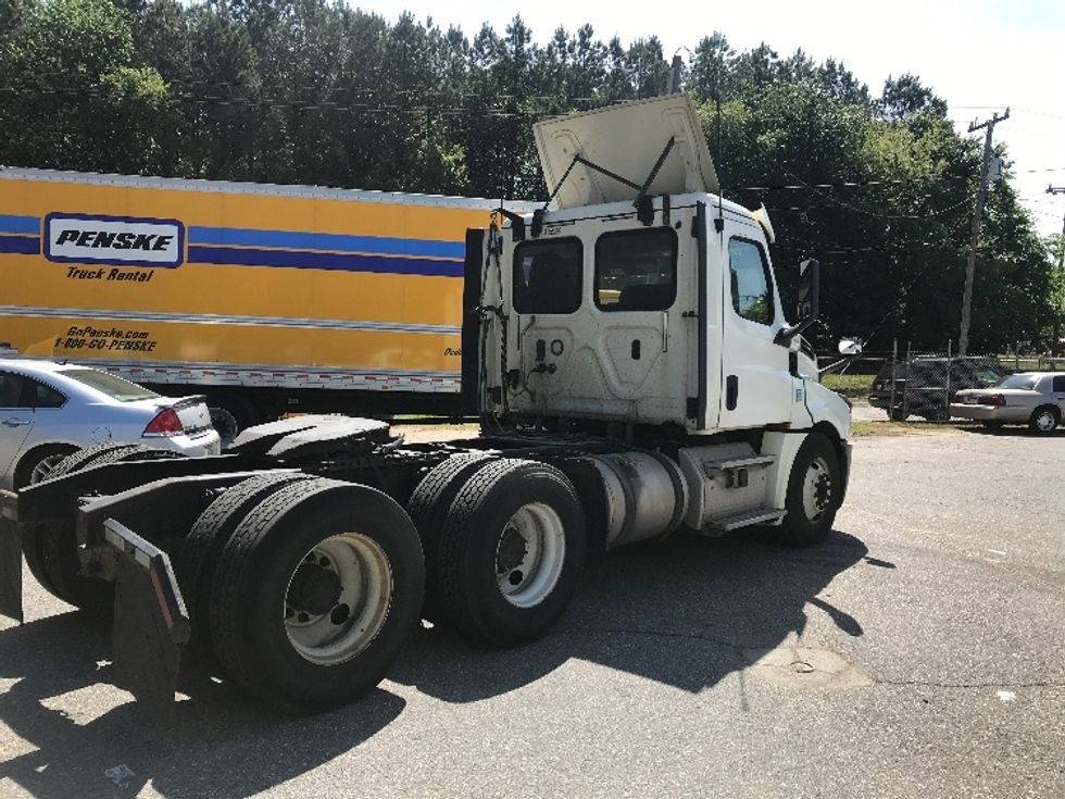 Day Cab Tractor-Heavy Duty Tractors-Freightliner-2018-T12664ST-Prince George-VA-411,545\n\t\tmiles-$ 43,500 - Image 7