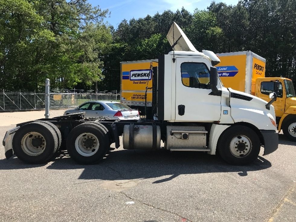 Day Cab Tractor-Heavy Duty Tractors-Freightliner-2018-T12664ST-Prince George-VA-411,545\n\t\tmiles-$ 43,500 - Image 8