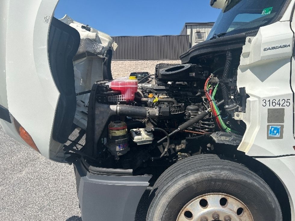 Day Cab Tractor-Heavy Duty Tractors-Freightliner-2018-T12664ST-Prince George-VA-497,520\n\t\tmiles-$ 40,750 - Image 16