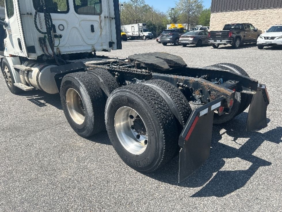 Day Cab Tractor-Heavy Duty Tractors-Freightliner-2018-T12664ST-Prince George-VA-497,520\n\t\tmiles-$ 40,750 - Image 17