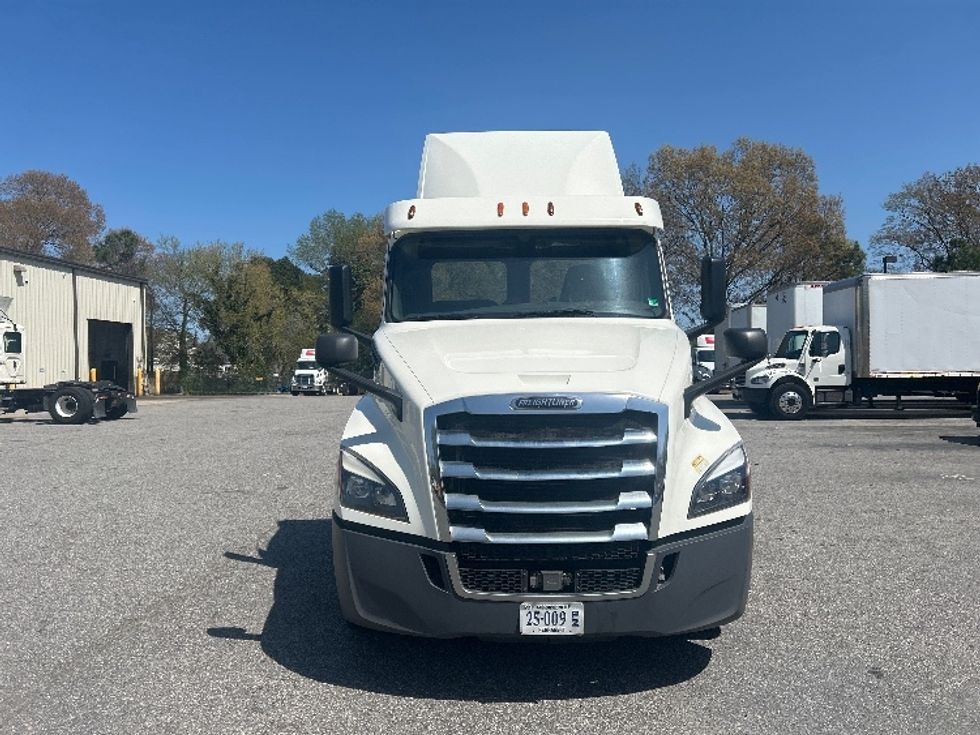 Day Cab Tractor-Heavy Duty Tractors-Freightliner-2018-T12664ST-Prince George-VA-497,520\n\t\tmiles-$ 40,750 - Image 2