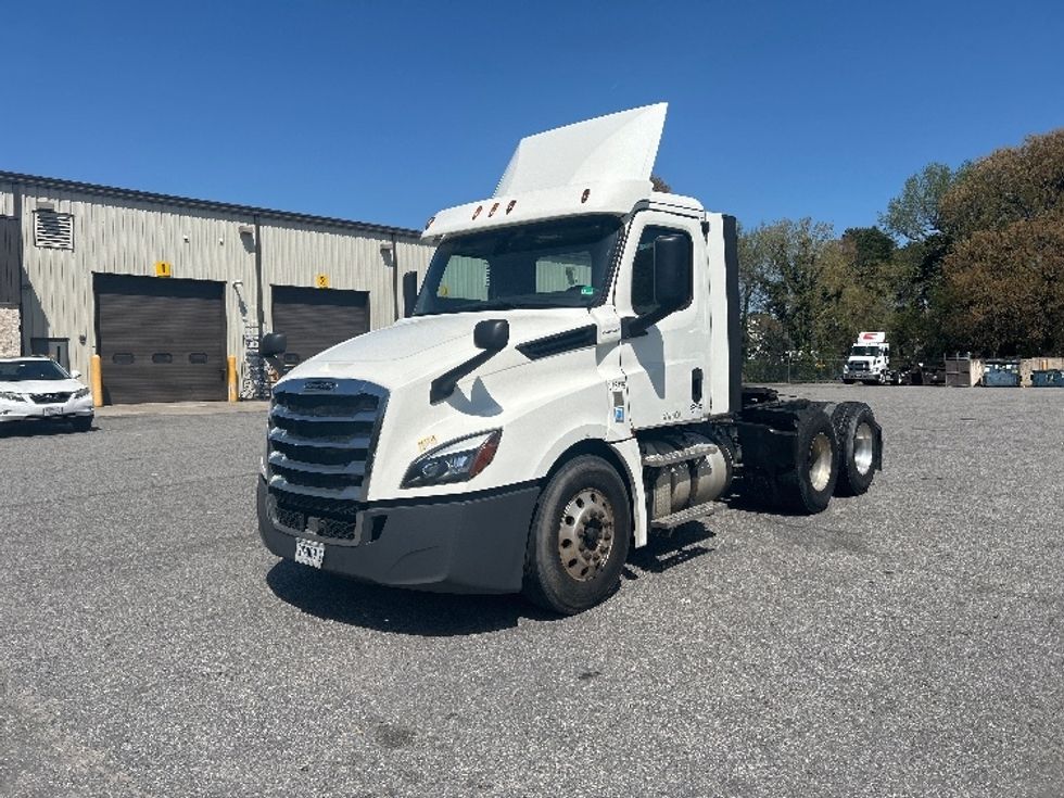 Day Cab Tractor-Heavy Duty Tractors-Freightliner-2018-T12664ST-Prince George-VA-497,520\n\t\tmiles-$ 40,750 - Image 3