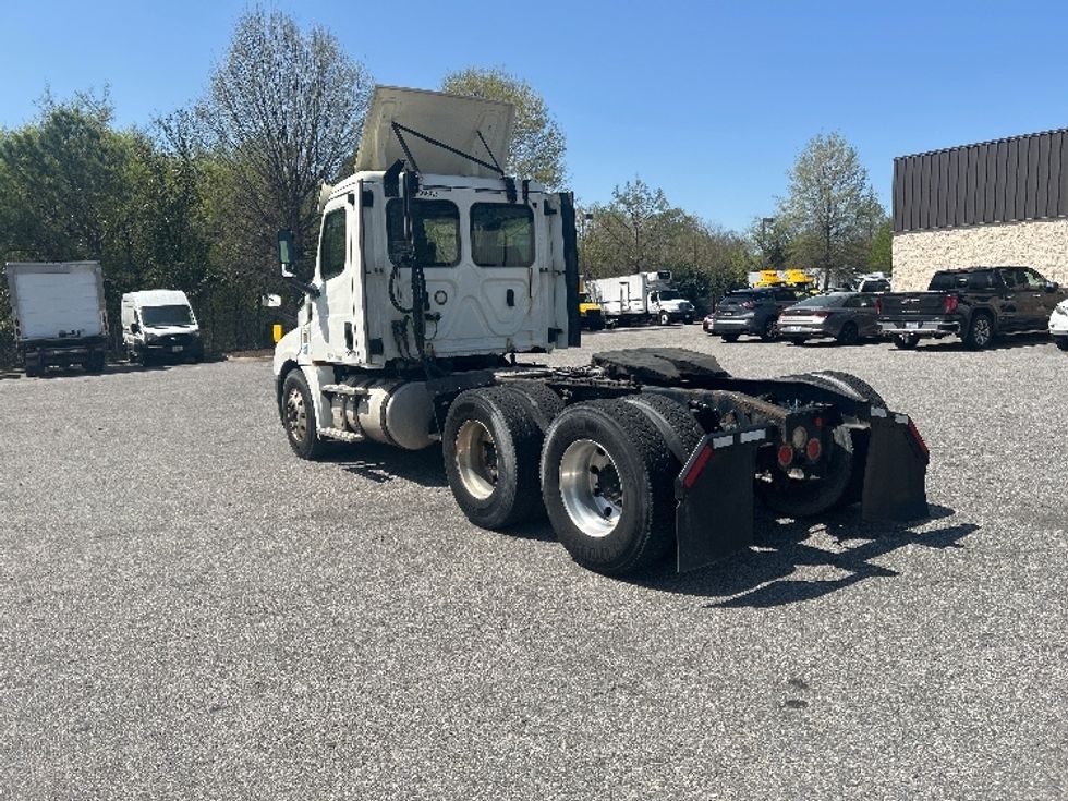 Day Cab Tractor-Heavy Duty Tractors-Freightliner-2018-T12664ST-Prince George-VA-497,520\n\t\tmiles-$ 40,750 - Image 5