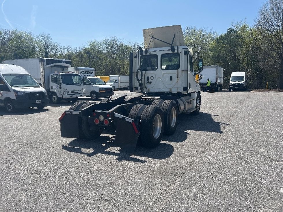 Day Cab Tractor-Heavy Duty Tractors-Freightliner-2018-T12664ST-Prince George-VA-497,520\n\t\tmiles-$ 40,750 - Image 7