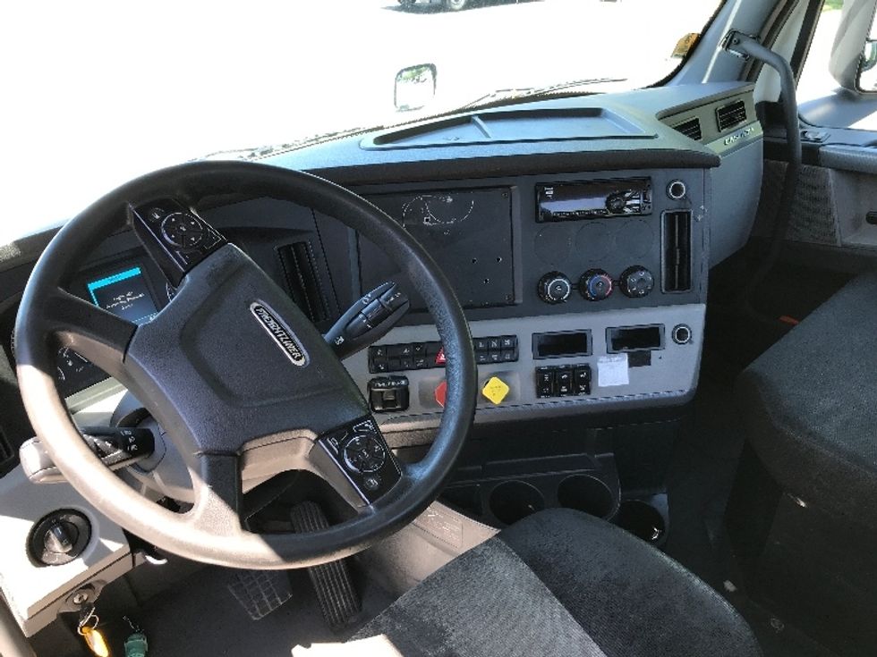 2018 Freightliner Cascadia 126" Day cab photo 10
