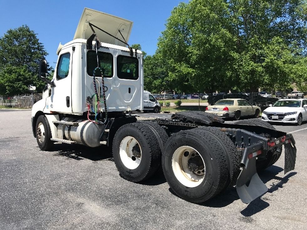 2018 Freightliner Cascadia 126" Day cab photo 5