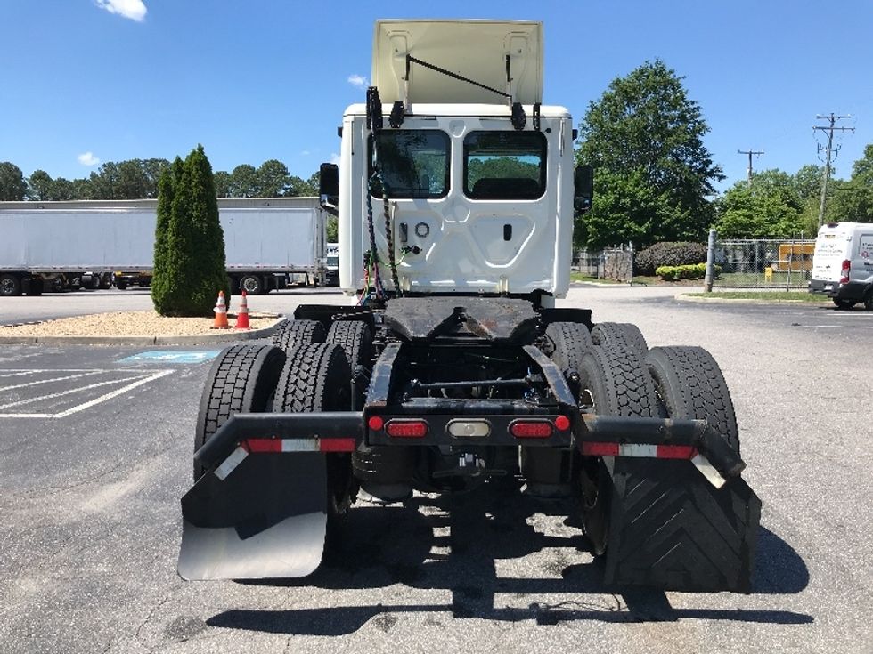 2018 Freightliner Cascadia 126" Day cab photo 6