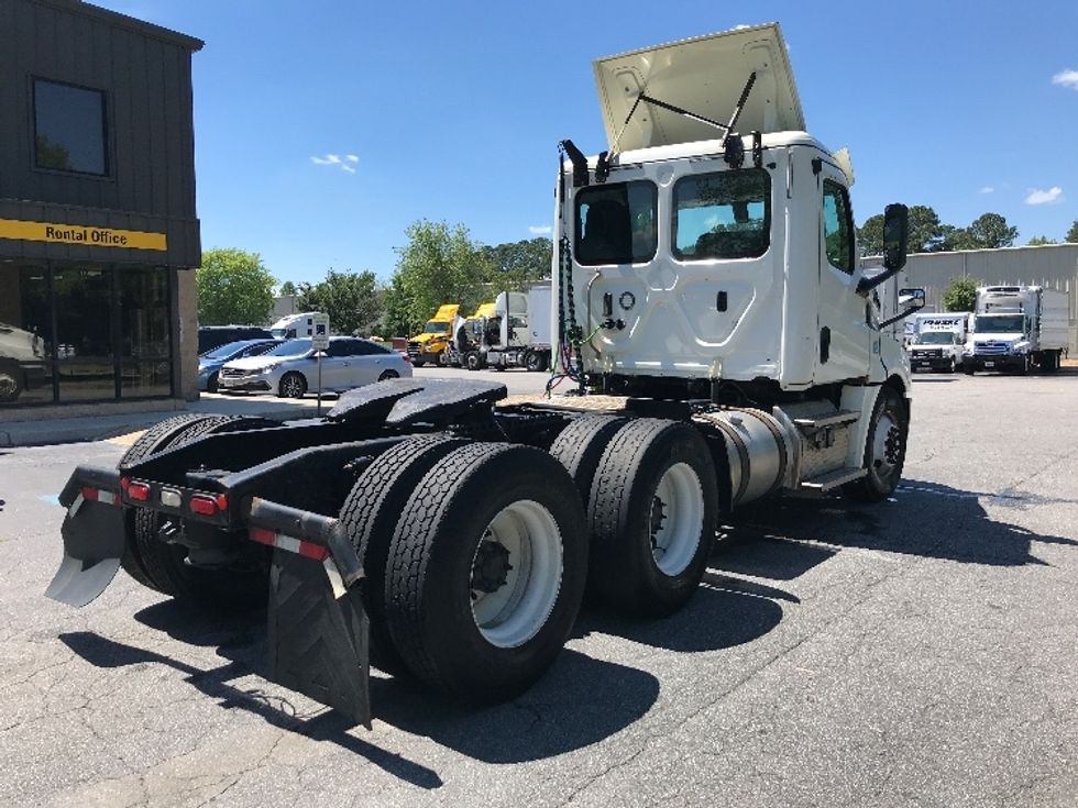 2018 Freightliner Cascadia 126" Day cab photo 7