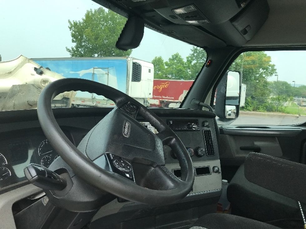 Day Cab Tractor-Heavy Duty Tractors-Freightliner-2018-T12664ST-Reading-PA-394,500\n\t\tmiles-$ 46,500 - Image 10