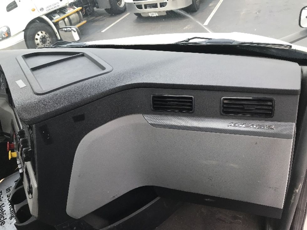 Day Cab Tractor-Heavy Duty Tractors-Freightliner-2018-T12664ST-Reading-PA-394,500\n\t\tmiles-$ 46,500 - Image 13