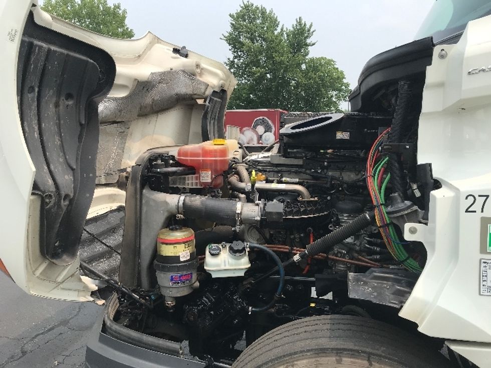 Day Cab Tractor-Heavy Duty Tractors-Freightliner-2018-T12664ST-Reading-PA-394,500\n\t\tmiles-$ 46,500 - Image 16