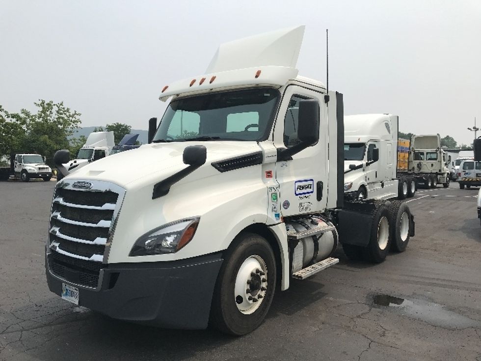 Day Cab Tractor-Heavy Duty Tractors-Freightliner-2018-T12664ST-Reading-PA-394,500\n\t\tmiles-$ 46,500 - Image 3