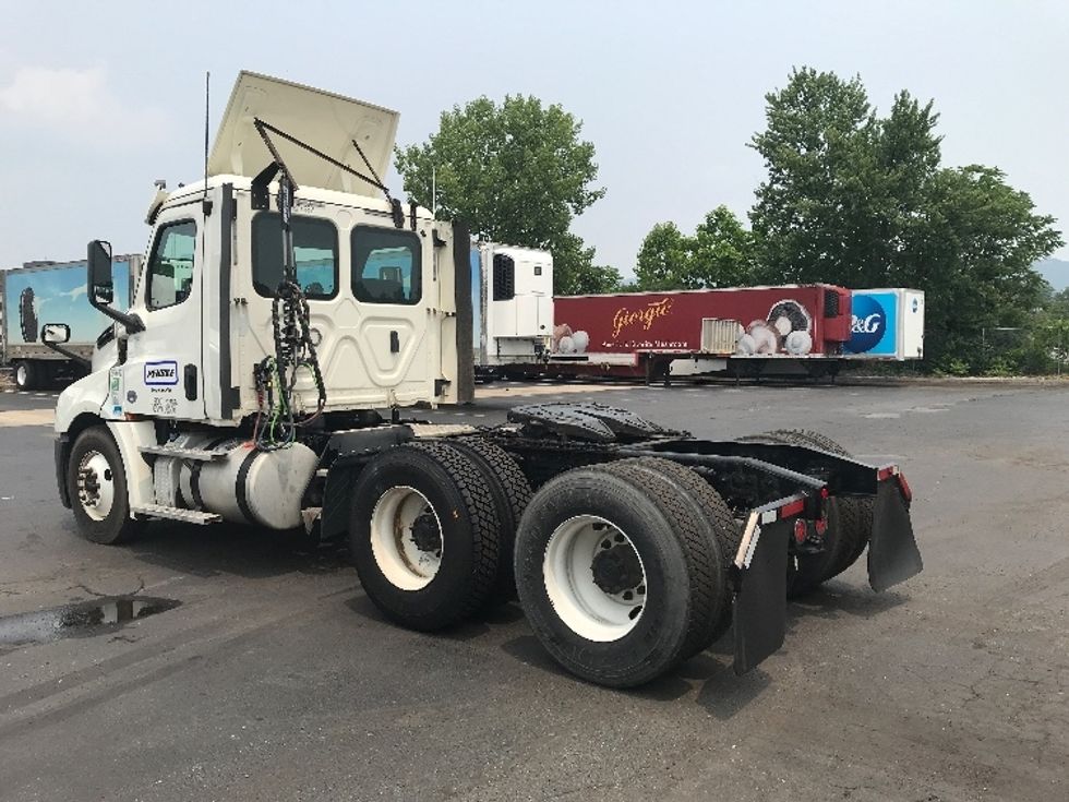 Day Cab Tractor-Heavy Duty Tractors-Freightliner-2018-T12664ST-Reading-PA-394,500\n\t\tmiles-$ 46,500 - Image 5