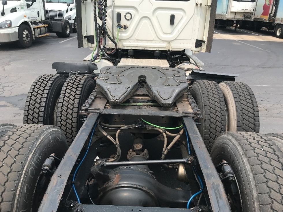 Day Cab Tractor-Heavy Duty Tractors-Freightliner-2018-T12664ST-Reading-PA-394,500\n\t\tmiles-$ 46,500 - Image 6