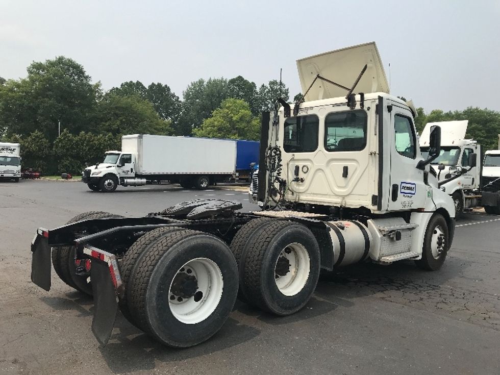 Day Cab Tractor-Heavy Duty Tractors-Freightliner-2018-T12664ST-Reading-PA-394,500\n\t\tmiles-$ 46,500 - Image 7