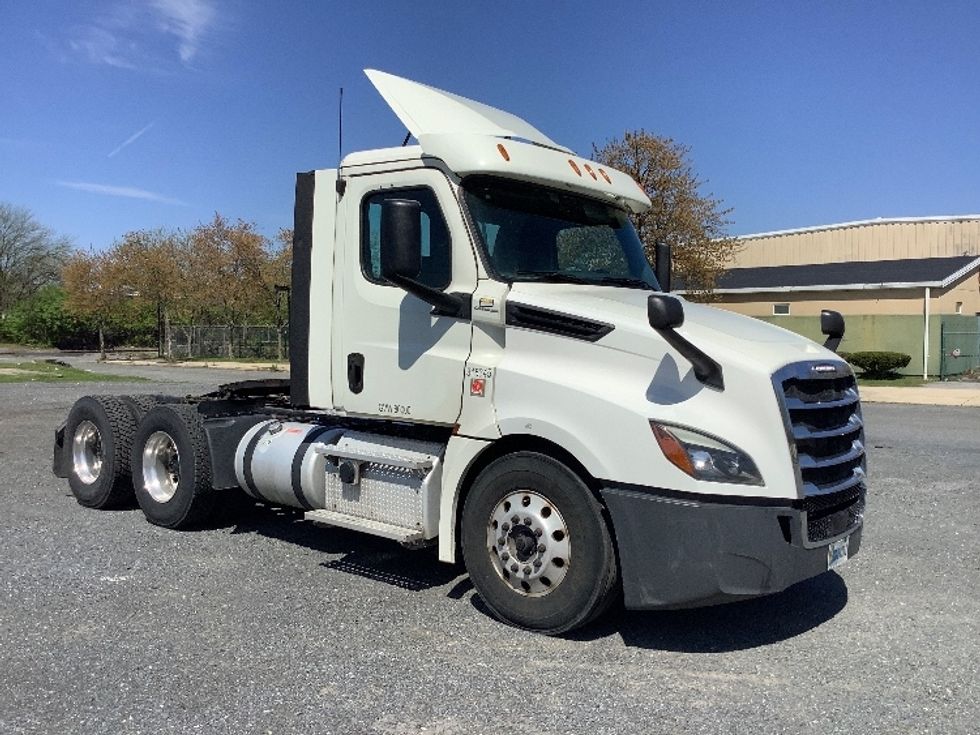 Day Cab Tractor-Heavy Duty Tractors-Freightliner-2018-T12664ST-Reading-PA-619,714\n\t\tmiles-$ 29,500 - Image 1