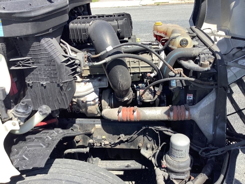 Day Cab Tractor-Heavy Duty Tractors-Freightliner-2018-T12664ST-Reading-PA-619,714\n\t\tmiles-$ 29,500 - Image 15