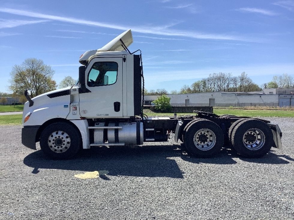 Day Cab Tractor-Heavy Duty Tractors-Freightliner-2018-T12664ST-Reading-PA-619,714\n\t\tmiles-$ 29,500 - Image 4