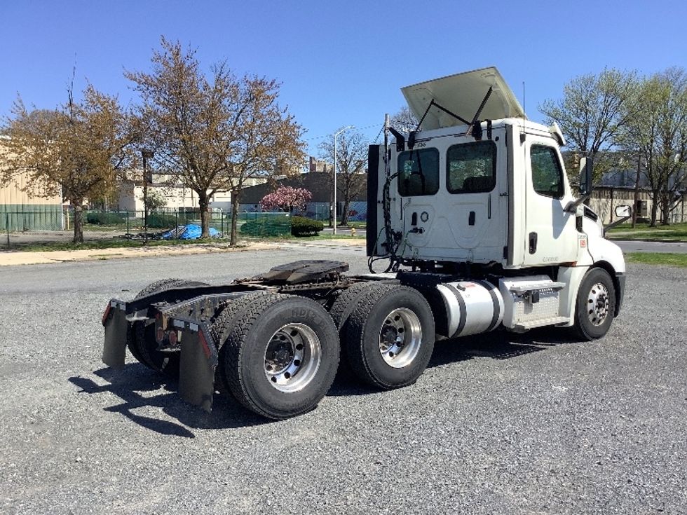 Day Cab Tractor-Heavy Duty Tractors-Freightliner-2018-T12664ST-Reading-PA-619,714\n\t\tmiles-$ 29,500 - Image 7