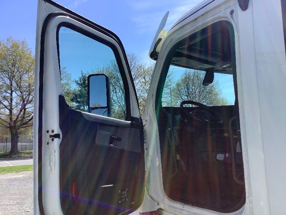 Day Cab Tractor-Heavy Duty Tractors-Freightliner-2018-T12664ST-Reading-PA-619,714\n\t\tmiles-$ 29,500 - Image 9