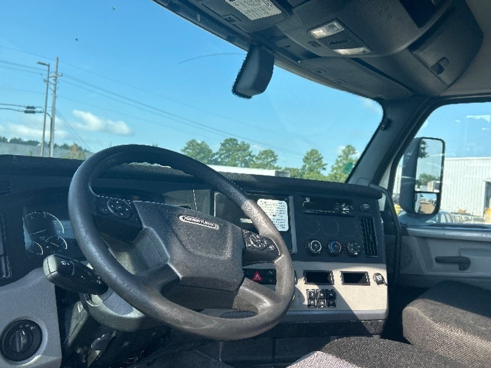 Day Cab Tractor-Heavy Duty Tractors-Freightliner-2018-T12664ST-Richland-MS-426,420\n\t\tmiles-$ 44,000 - Image 10