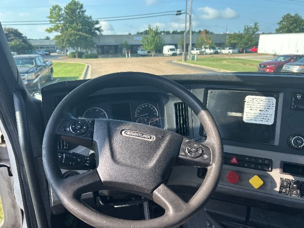Day Cab Tractor-Heavy Duty Tractors-Freightliner-2018-T12664ST-Richland-MS-426,420\n\t\tmiles-$ 44,000 - Image 11