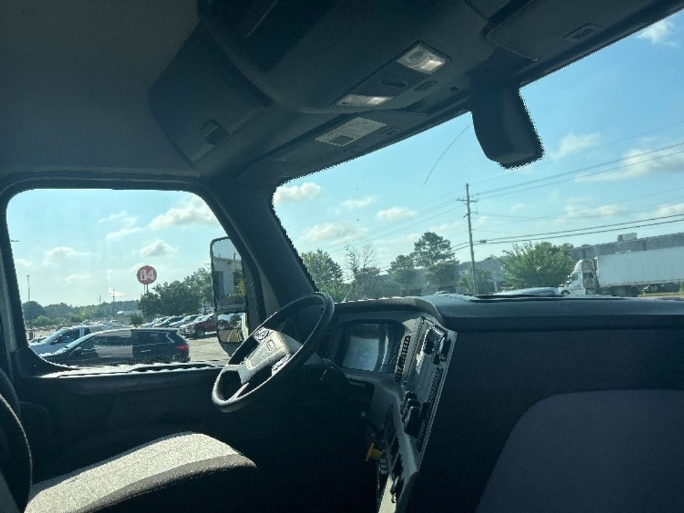 Day Cab Tractor-Heavy Duty Tractors-Freightliner-2018-T12664ST-Richland-MS-426,420\n\t\tmiles-$ 44,000 - Image 14