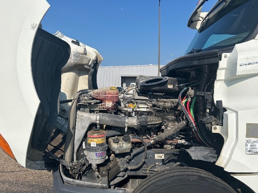 Day Cab Tractor-Heavy Duty Tractors-Freightliner-2018-T12664ST-Richland-MS-426,420\n\t\tmiles-$ 44,000 - Image 16