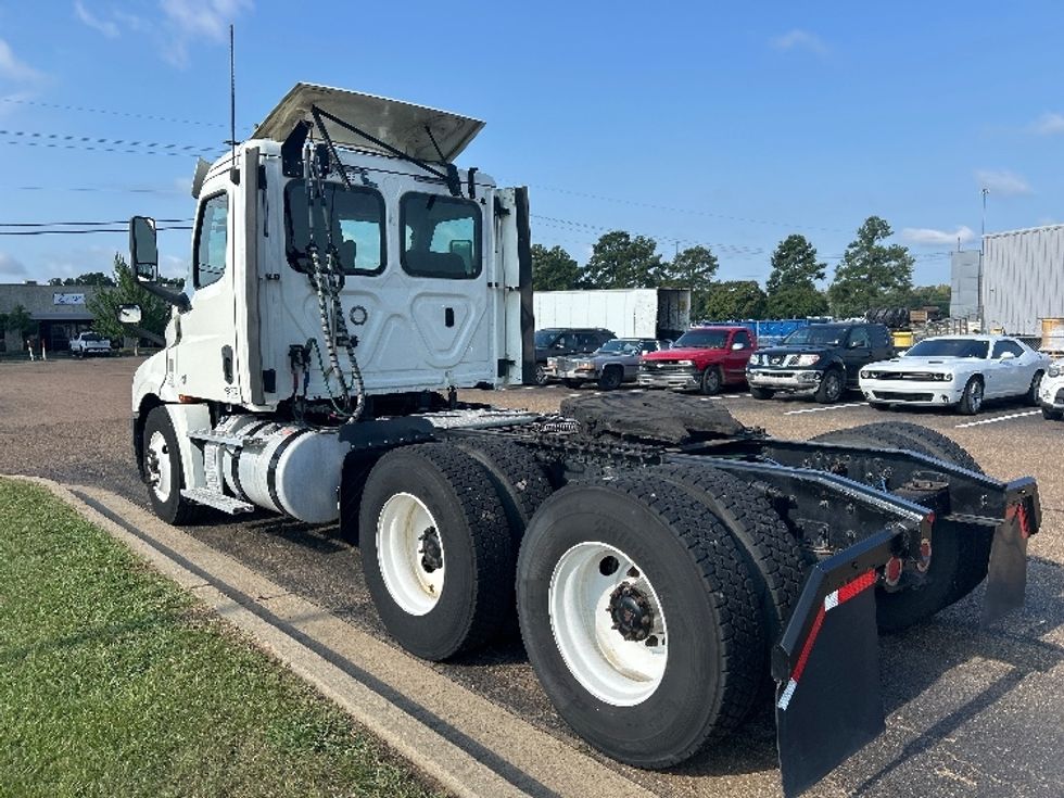 Day Cab Tractor-Heavy Duty Tractors-Freightliner-2018-T12664ST-Richland-MS-426,420\n\t\tmiles-$ 44,000 - Image 5