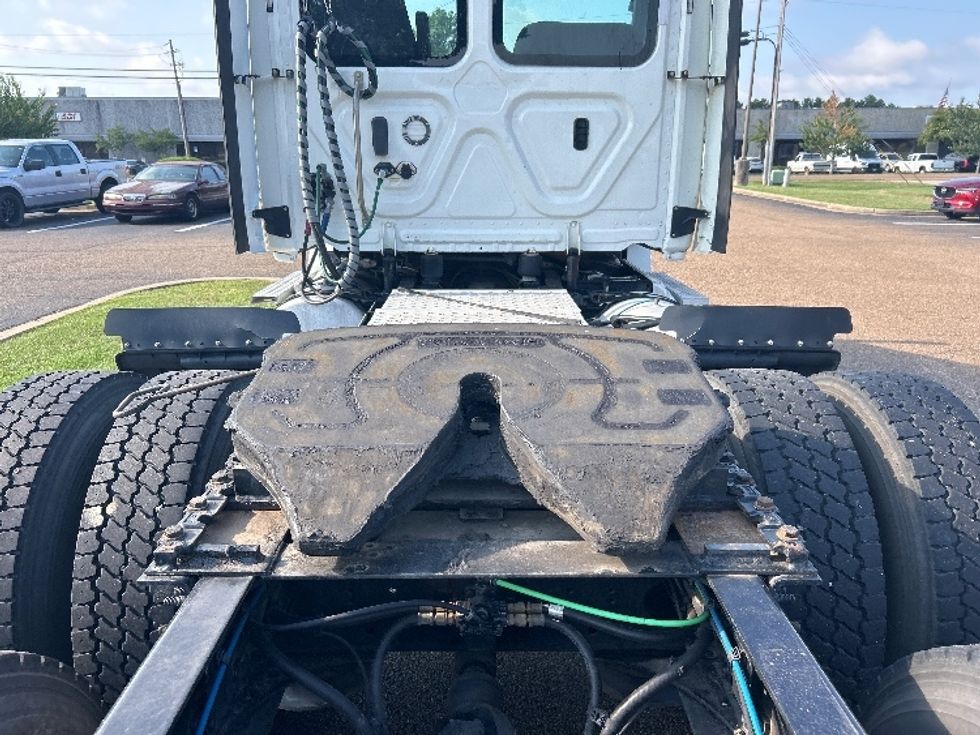 Day Cab Tractor-Heavy Duty Tractors-Freightliner-2018-T12664ST-Richland-MS-426,420\n\t\tmiles-$ 44,000 - Image 6