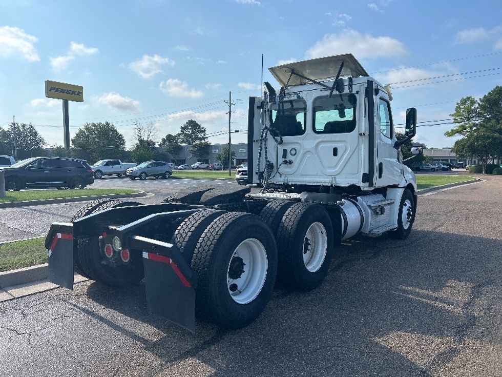 Day Cab Tractor-Heavy Duty Tractors-Freightliner-2018-T12664ST-Richland-MS-426,420\n\t\tmiles-$ 44,000 - Image 7