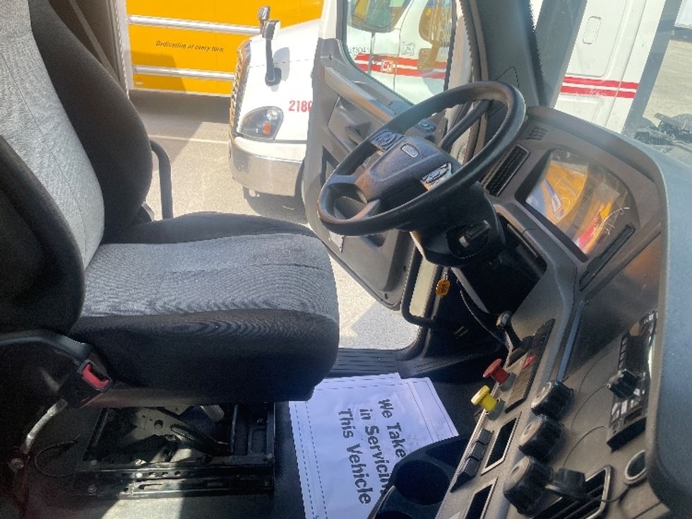 Day Cab Tractor-Heavy Duty Tractors-Freightliner-2018-T12664ST-Richmond-VA-453,674\n\t\tmiles-$ 47,250 - Image 14