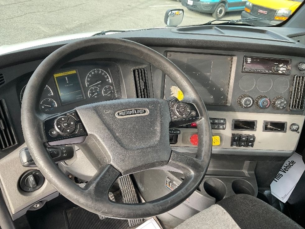 Day Cab Tractor-Heavy Duty Tractors-Freightliner-2018-T12664ST-Richmond-VA-497,892\n\t\tmiles-$ 43,250 - Image 10