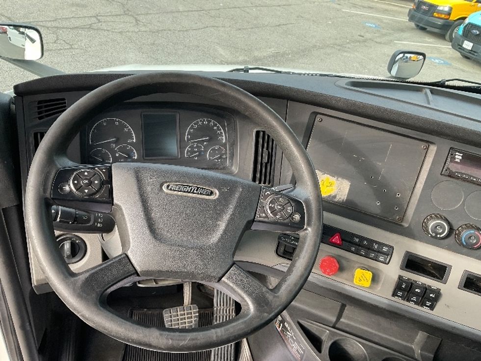 Day Cab Tractor-Heavy Duty Tractors-Freightliner-2018-T12664ST-Richmond-VA-497,892\n\t\tmiles-$ 43,250 - Image 11