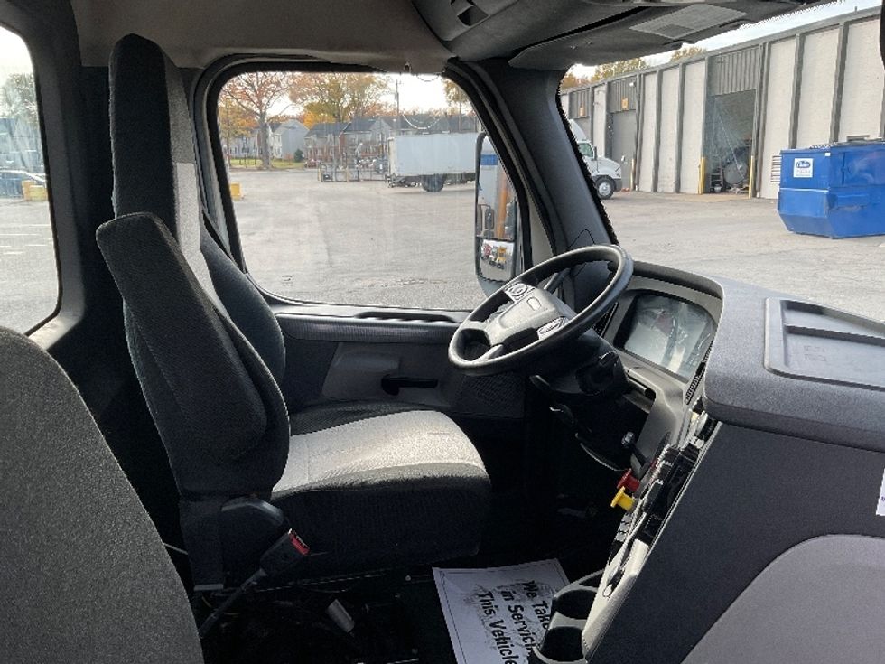 Day Cab Tractor-Heavy Duty Tractors-Freightliner-2018-T12664ST-Richmond-VA-497,892\n\t\tmiles-$ 43,250 - Image 14