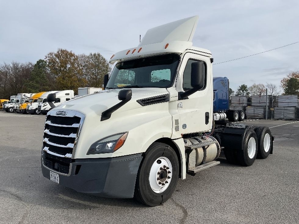 Day Cab Tractor-Heavy Duty Tractors-Freightliner-2018-T12664ST-Richmond-VA-497,892\n\t\tmiles-$ 43,250 - Image 3
