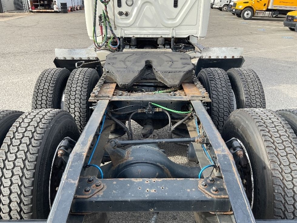 Day Cab Tractor-Heavy Duty Tractors-Freightliner-2018-T12664ST-Richmond-VA-497,892\n\t\tmiles-$ 43,250 - Image 6