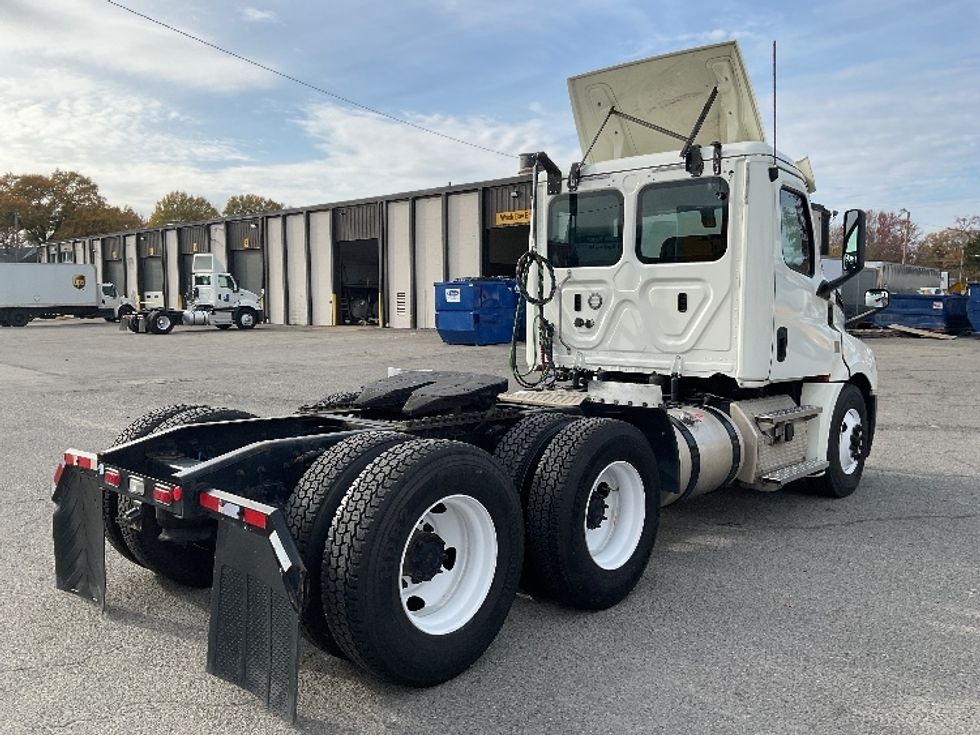 Day Cab Tractor-Heavy Duty Tractors-Freightliner-2018-T12664ST-Richmond-VA-497,892\n\t\tmiles-$ 43,250 - Image 7