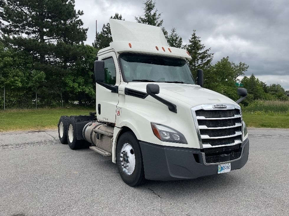 Day Cab Tractor-Heavy Duty Tractors-Freightliner-2018-T12664ST-Rochester-NY-342,442\n\t\tmiles-$ 54,000 - Image 1