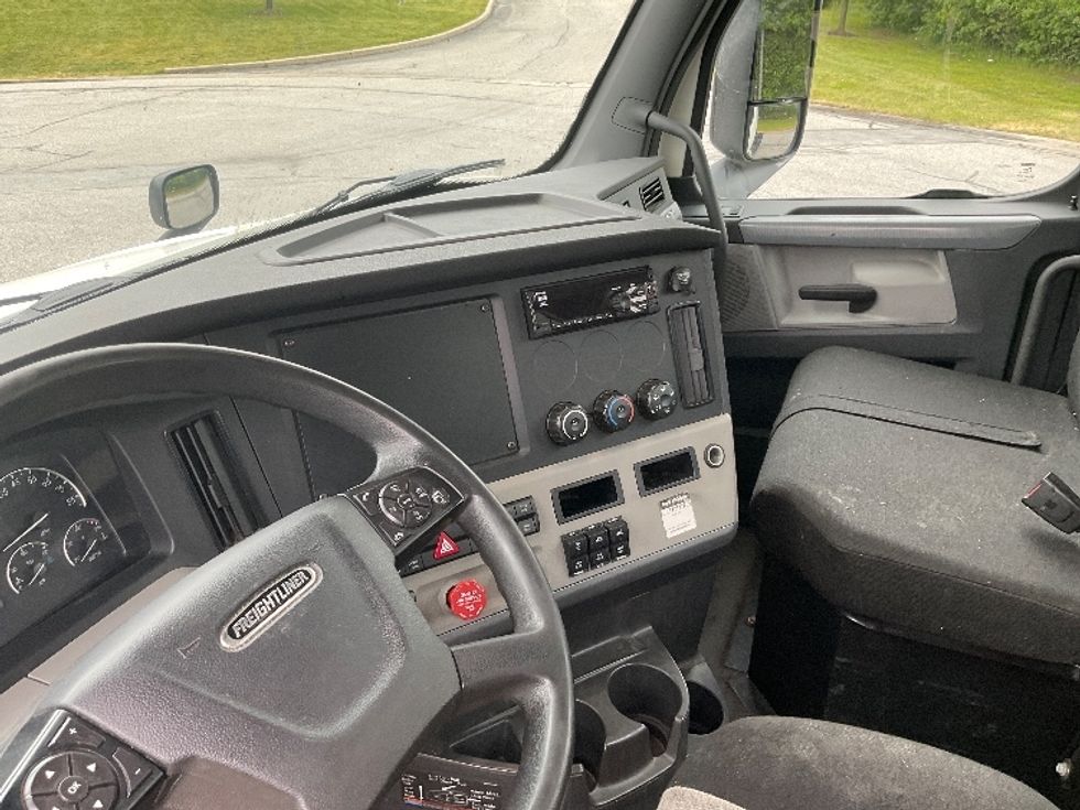 Day Cab Tractor-Heavy Duty Tractors-Freightliner-2018-T12664ST-Rochester-NY-342,442\n\t\tmiles-$ 54,000 - Image 10