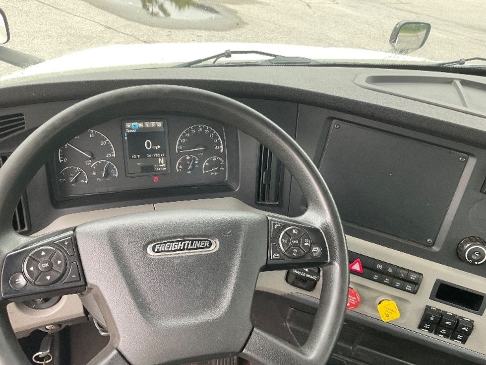 Day Cab Tractor-Heavy Duty Tractors-Freightliner-2018-T12664ST-Rochester-NY-342,442\n\t\tmiles-$ 54,000 - Image 11