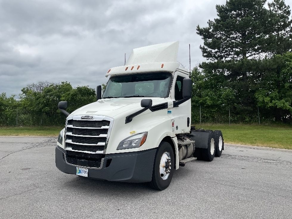 Day Cab Tractor-Heavy Duty Tractors-Freightliner-2018-T12664ST-Rochester-NY-342,442\n\t\tmiles-$ 54,000 - Image 3