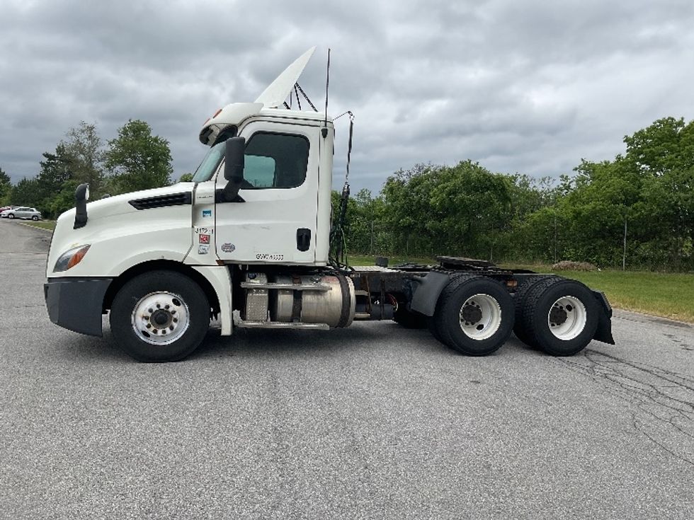Day Cab Tractor-Heavy Duty Tractors-Freightliner-2018-T12664ST-Rochester-NY-342,442\n\t\tmiles-$ 54,000 - Image 4