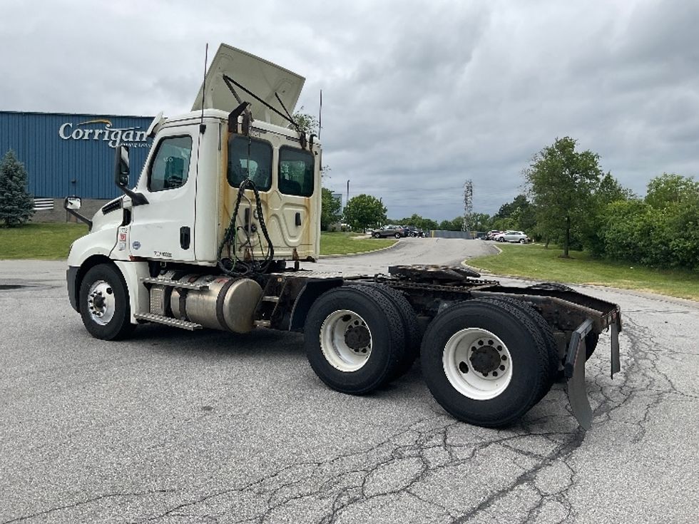 Day Cab Tractor-Heavy Duty Tractors-Freightliner-2018-T12664ST-Rochester-NY-342,442\n\t\tmiles-$ 54,000 - Image 5