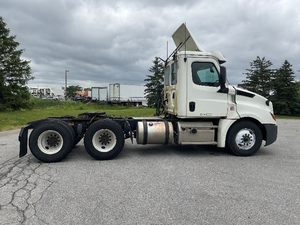 Day Cab Tractor-Heavy Duty Tractors-Freightliner-2018-T12664ST-Rochester-NY-342,442\n\t\tmiles-$ 54,000 - Image 8