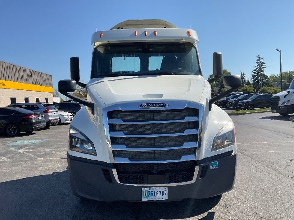 Day Cab Tractor-Heavy Duty Tractors-Freightliner-2018-T12664ST-Rochester-NY-414,460\n\t\tmiles-$ 31,500 - Image 2