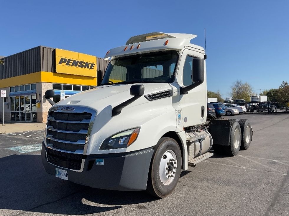Day Cab Tractor-Heavy Duty Tractors-Freightliner-2018-T12664ST-Rochester-NY-414,460\n\t\tmiles-$ 31,500 - Image 3