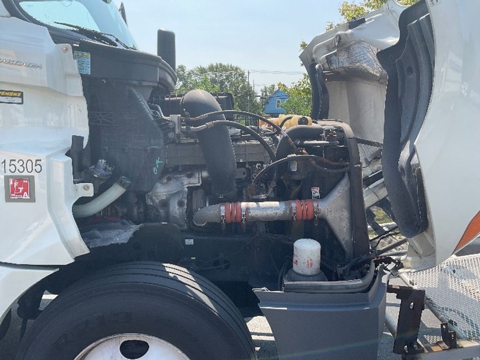 Day Cab Tractor-Heavy Duty Tractors-Freightliner-2018-T12664ST-Rochester-NY-460,818\n\t\tmiles-$ 46,750 - Image 15