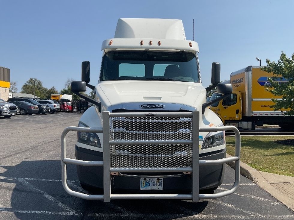 Day Cab Tractor-Heavy Duty Tractors-Freightliner-2018-T12664ST-Rochester-NY-460,818\n\t\tmiles-$ 46,750 - Image 2